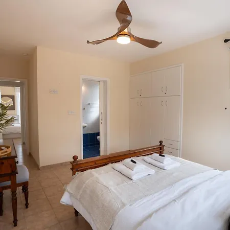 Germaine's Place 2br, Paphos, Walk To Faros Paphos