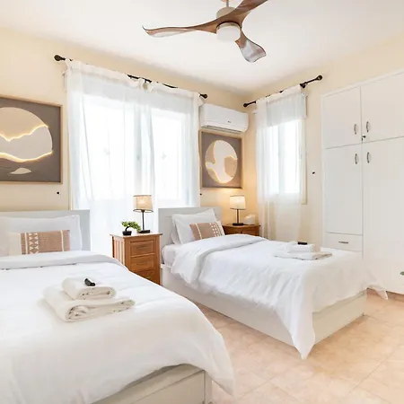 Germaine's Place 2br, Paphos, Walk To Faros Apartment Paphos