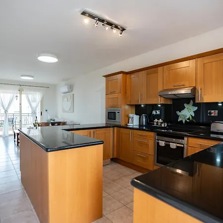 Germaine's Place 2br, Paphos, Walk To Faros Paphos