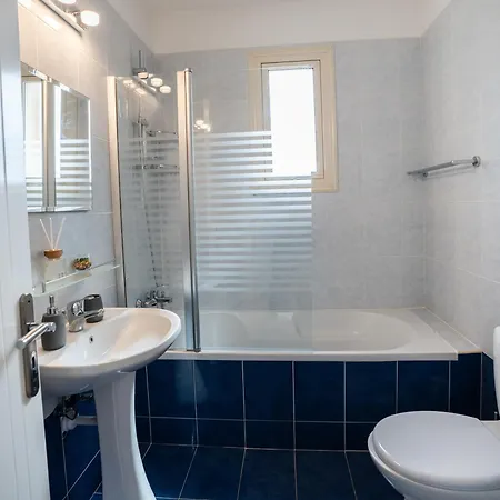 Germaine's Place 2br, Paphos, Walk To Faros Paphos