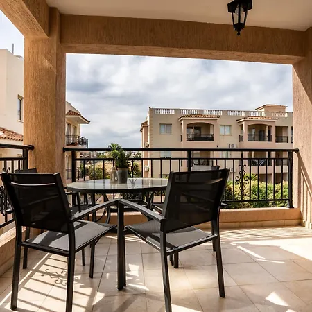 Germaine's Place 2br, Paphos, Walk To Faros
